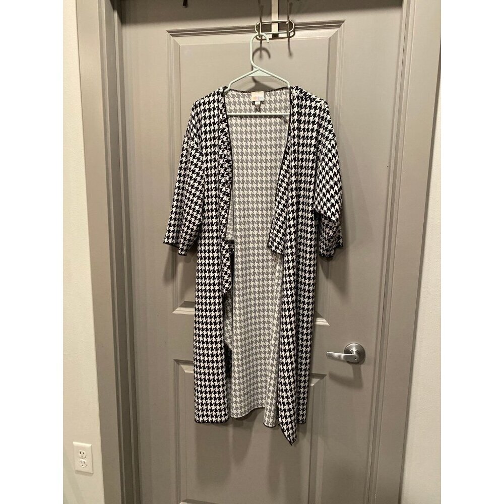 LuLaRoe Shirley Houndstooth Kimono M Black White NWOT